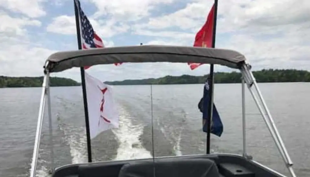 5 Best Flags For Pontoon Boats