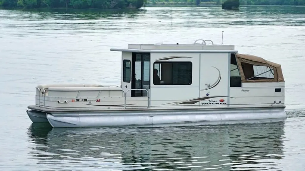 Pontoon Boat sailing